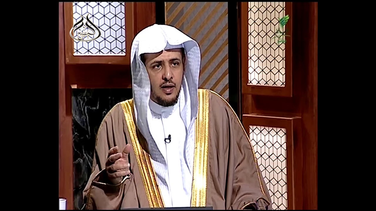 هل يشرع للمعتمر الصلاة في الميقات وهل له أن يقصر الصلاة في مكة