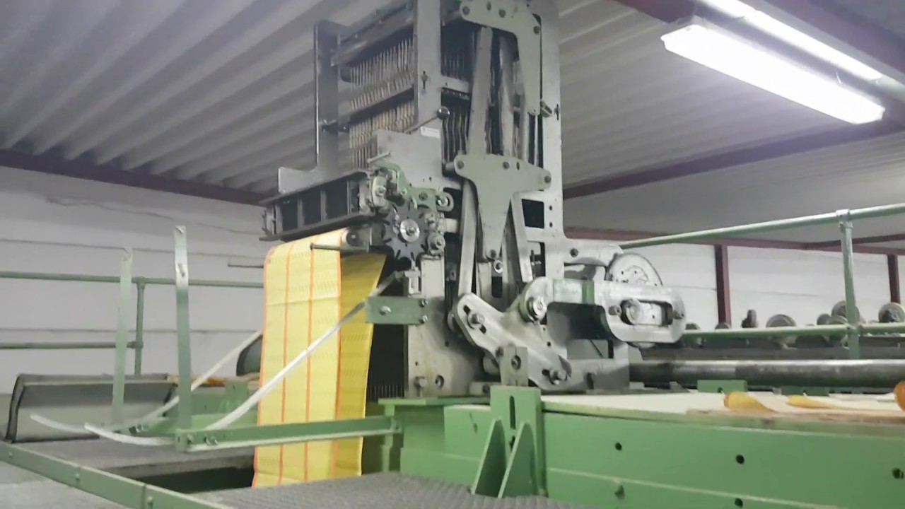 Industrial weaving machine for carpets and technical textile