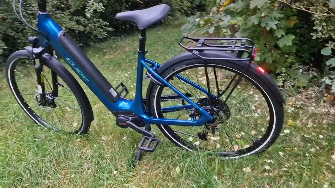 Cube SUPREME HYBRID PRO 625 electricblue´n´blue Bosch City E-Bike Modell 2025