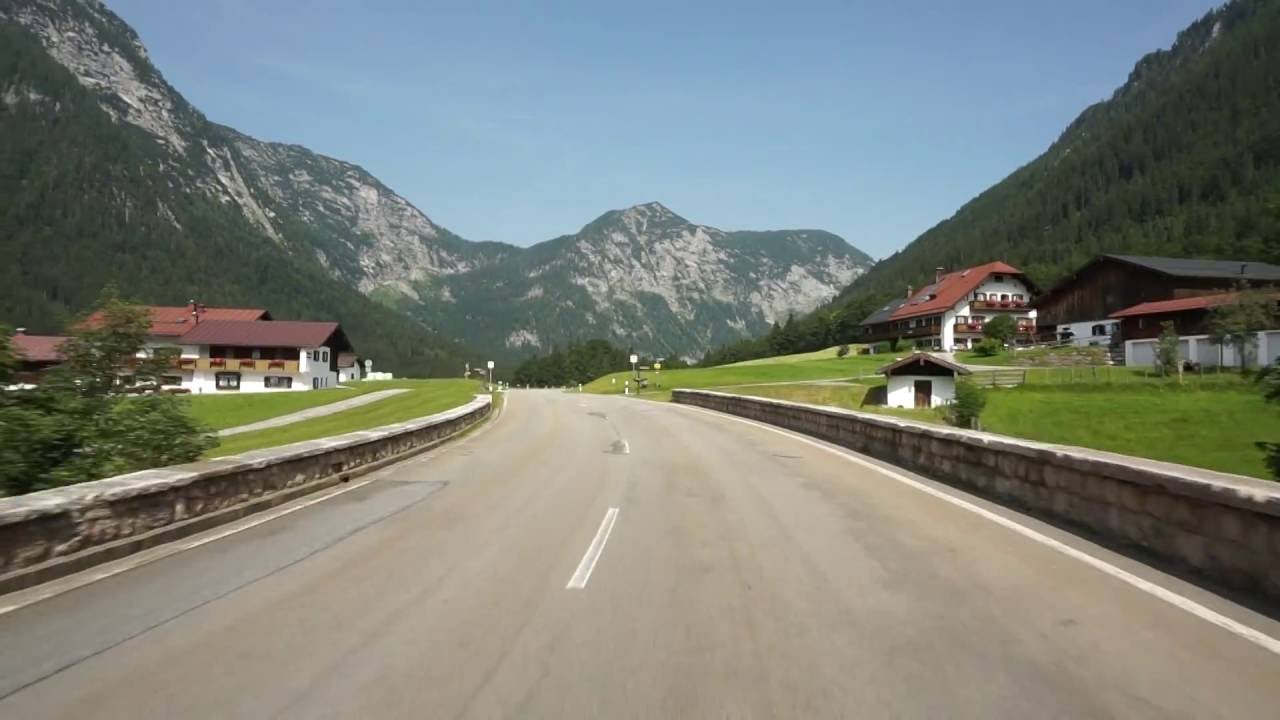 Fahrt vom Hochschwarzeck talwärts  - Drive from Hochschwarzeck downhill