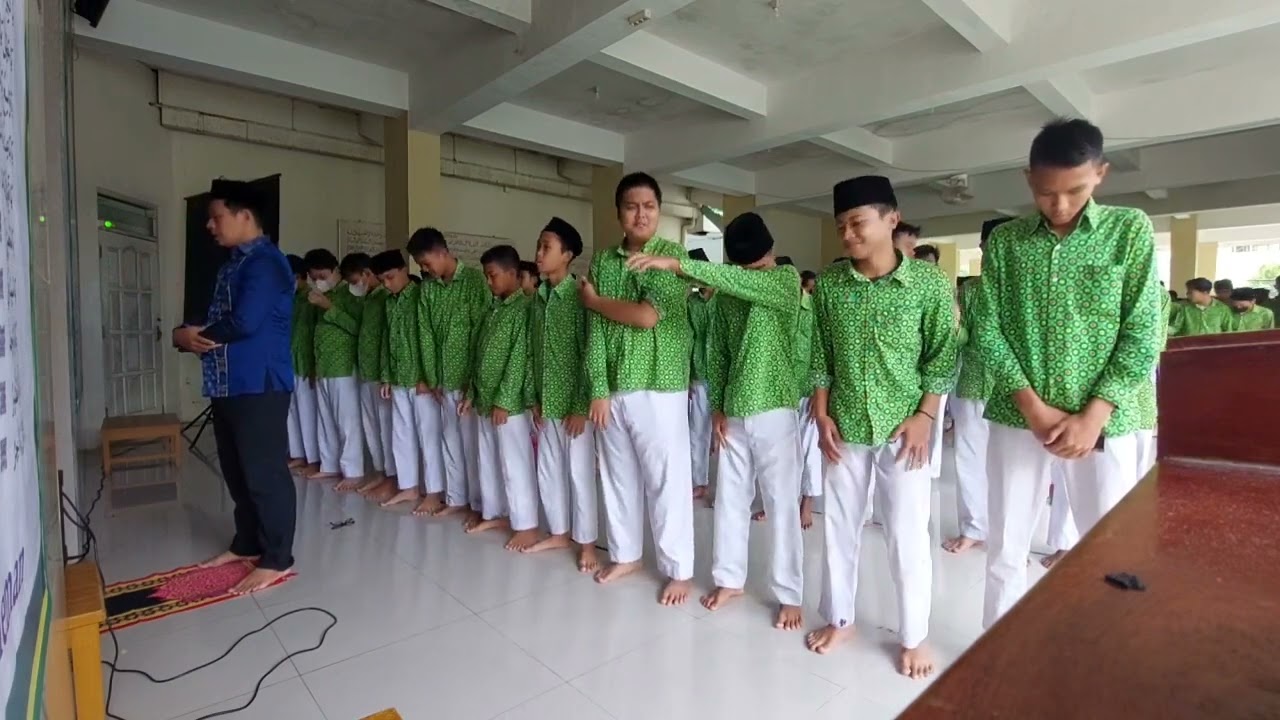 Pembiasaan Sholat Dhuha dan Asmaul Husna MTsN 1 Sleman