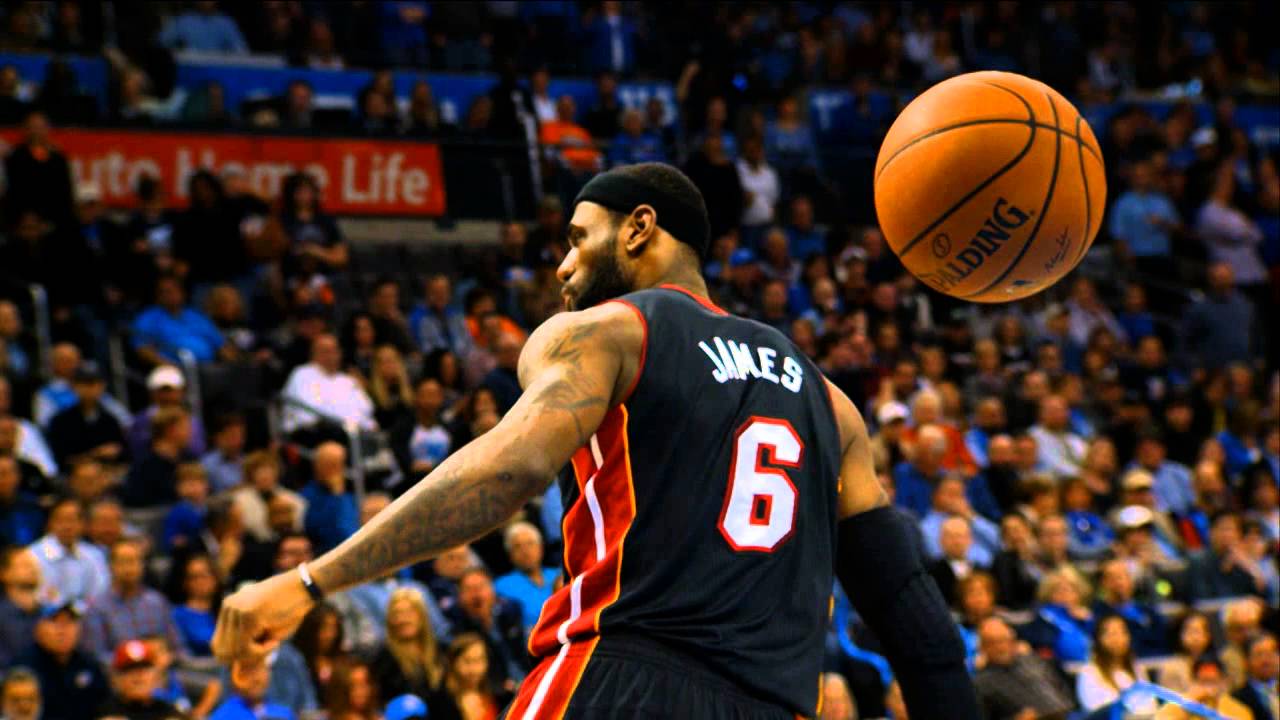 LeBron James' Lethal Drive and Dunk in Phantom Slow-Motion!