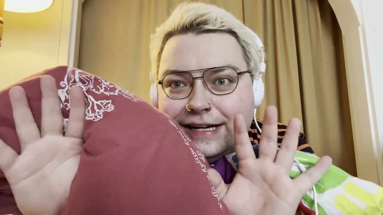 ASMR Suomi | Kuiskailen ja höpötän iltajutuistani kera tuotteiden ja tavaroiden