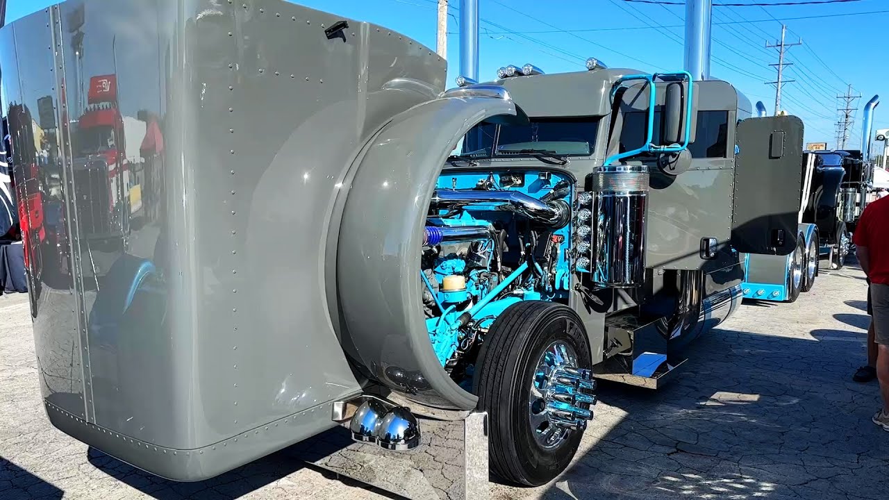 Beautiful 2016 Peterbilt 389 with 6NZ Cat power, rebuilt from scratch