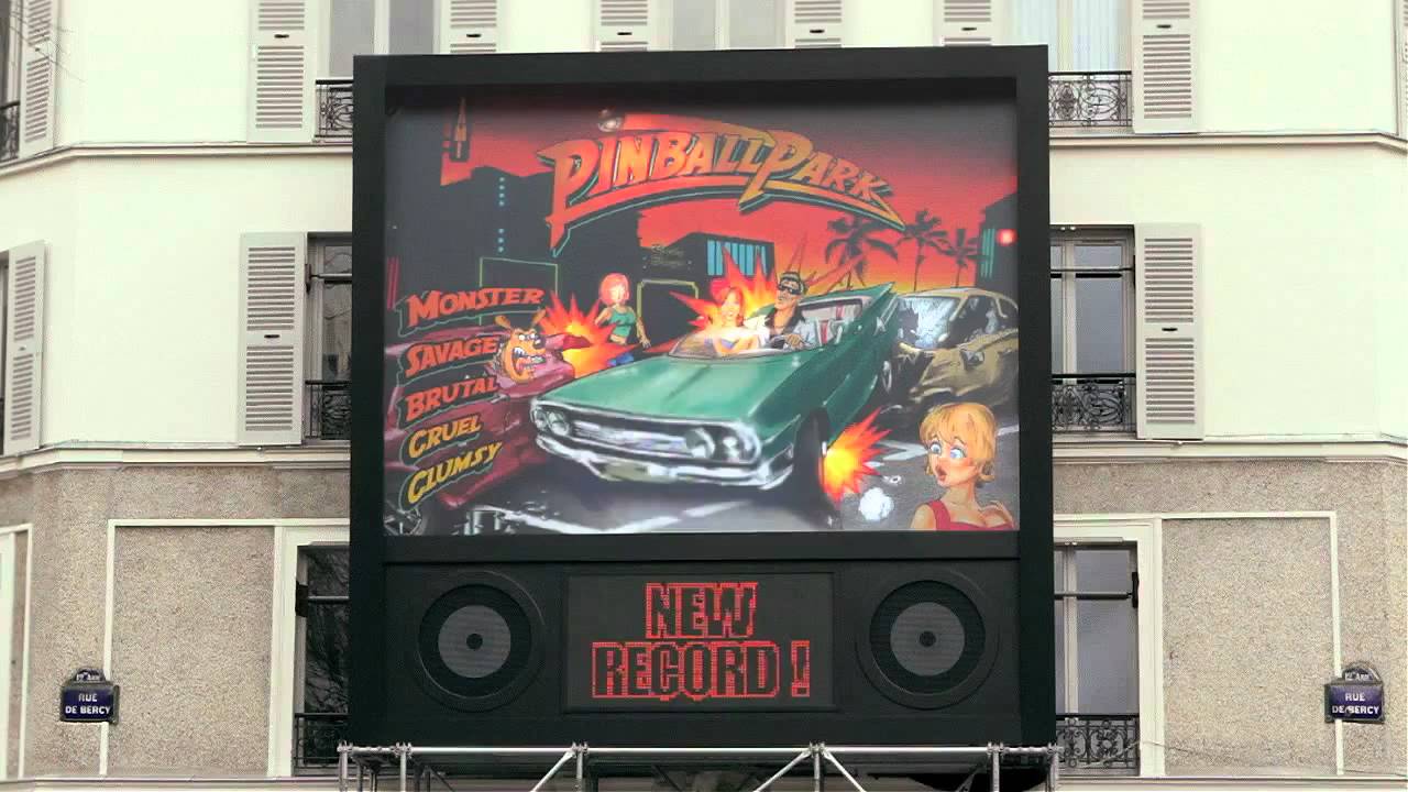 Marketing de guerrilla Ford. Pinball gigante en París