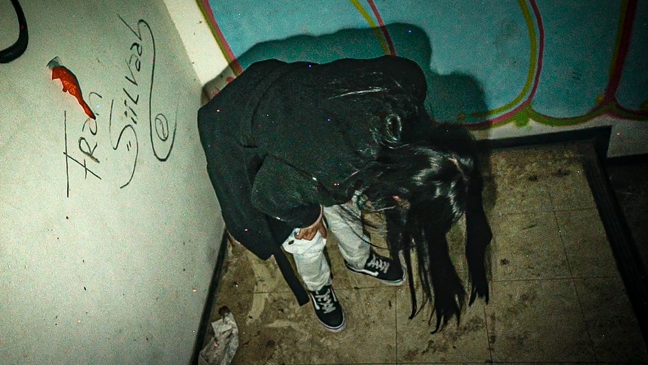 ALGO PAROU A AGHATA NO MEIO DA CASA ABANDONADA