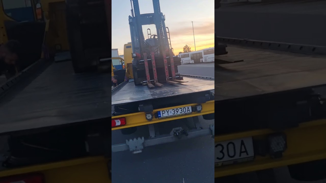 Forklift on the truck 🚛