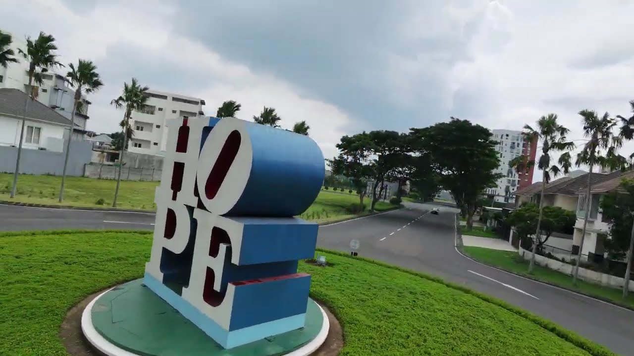 Bundaran Hope dan ruko yang sepiii sekali | DJI Neo 2