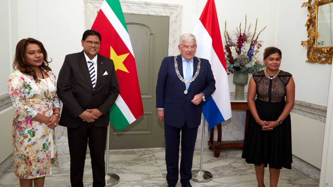 President Santokhi wordt ontvangen door burgemeester Jan van Zanen van Den Haag