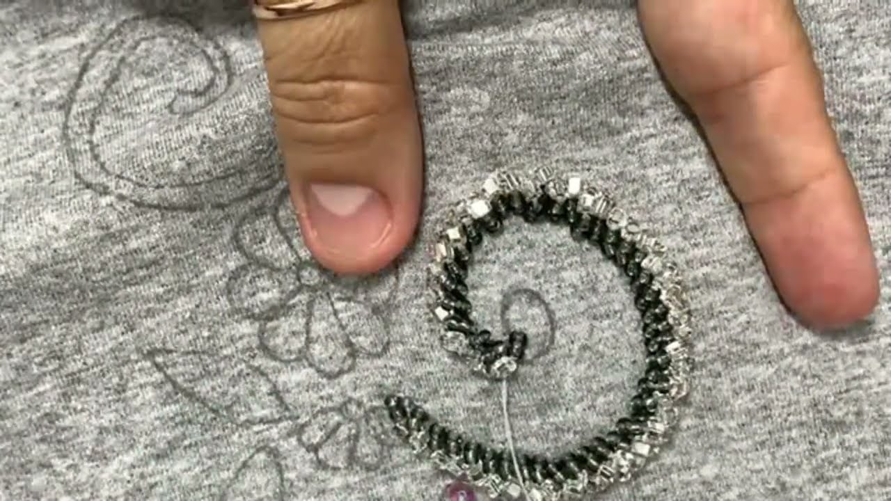 T-Shirt Bordada com Flores e Arabescos/Aprenda de forma fácil e descomplicada/Bordado de Pedraria