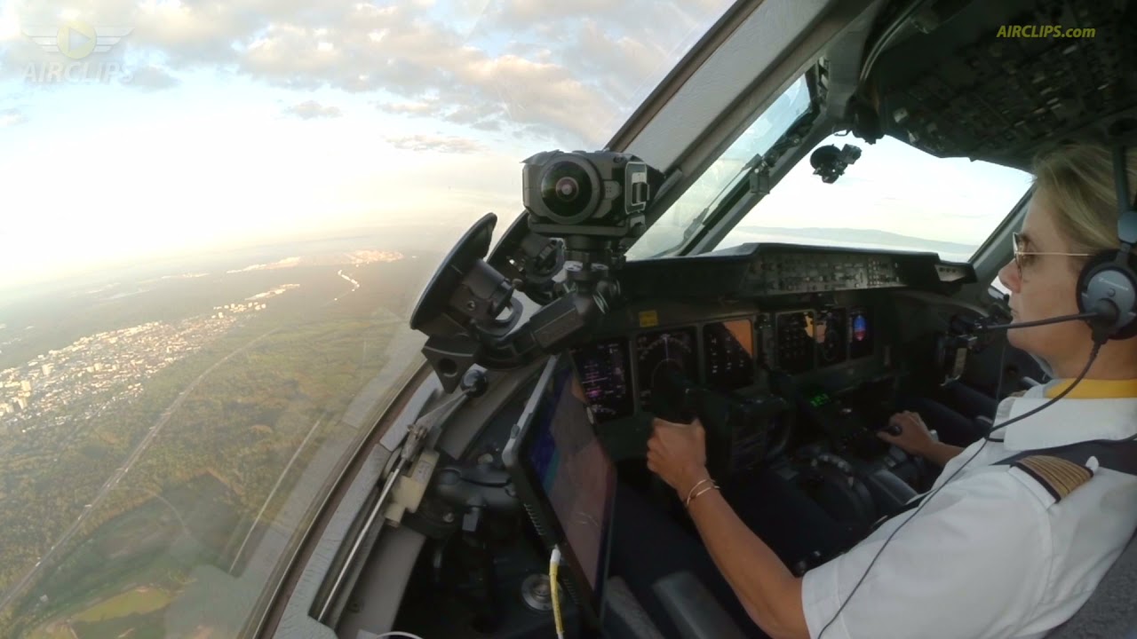 Amazing Runway Swing-Over!!! Captain Inge piloting Lufthansa Cargo MD-11F into Frankfurt! [AIRCLIPS]