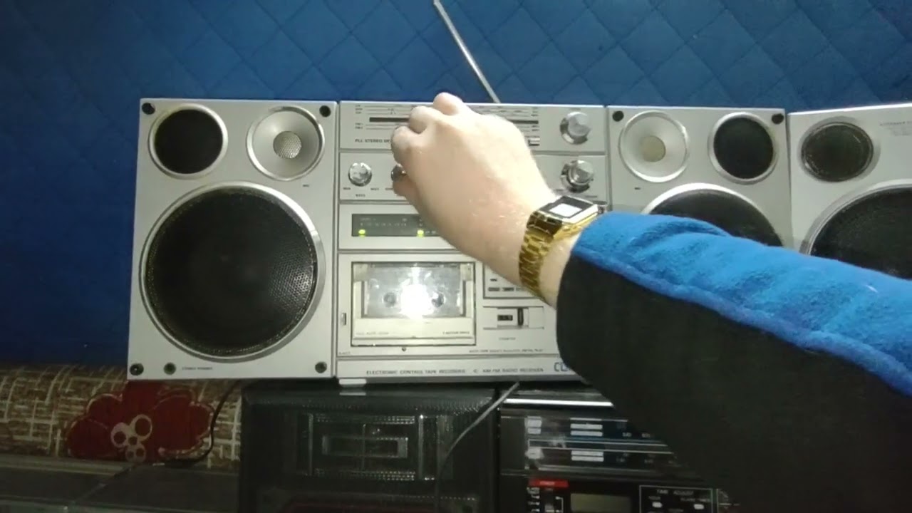 Condor RM820S (ten lepszy nowszy mocniejszy) vs Philips D8614 ciężkie porównanie.