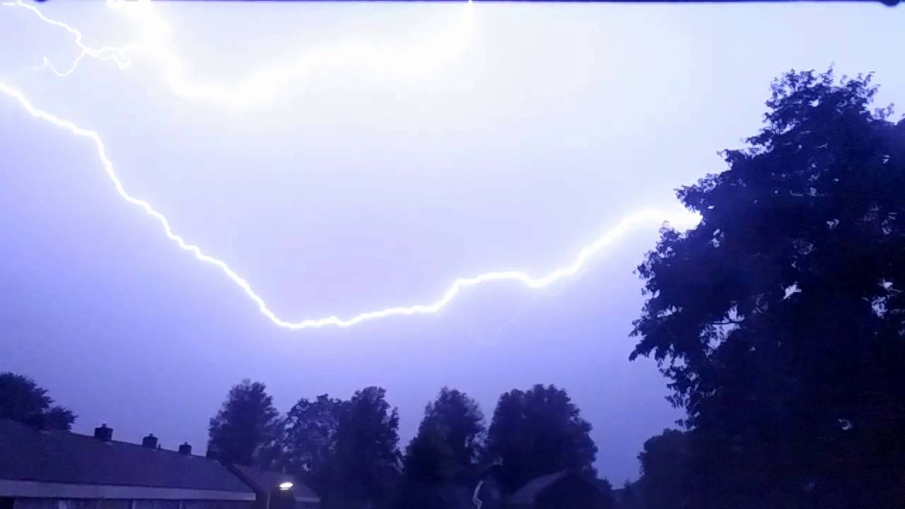 Knallende onweersbui 1 Oktober 2016