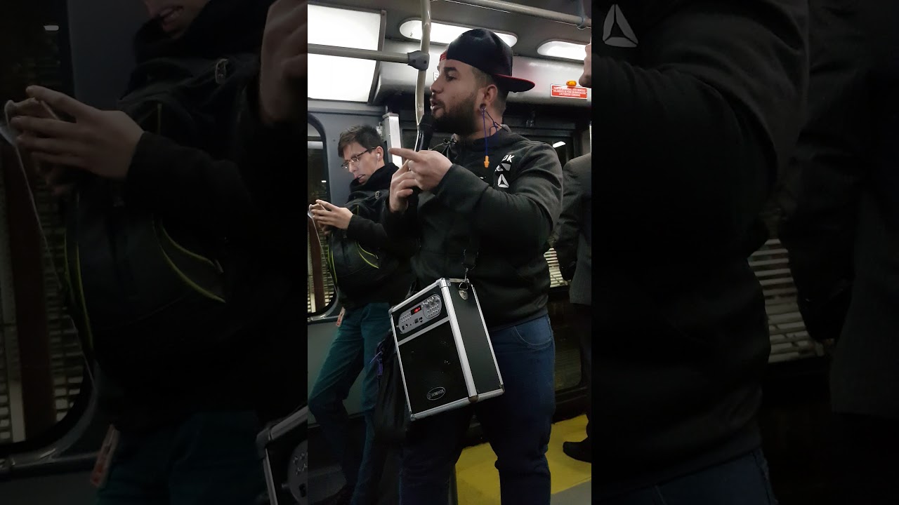 Venezolano imitador en transmilenio
