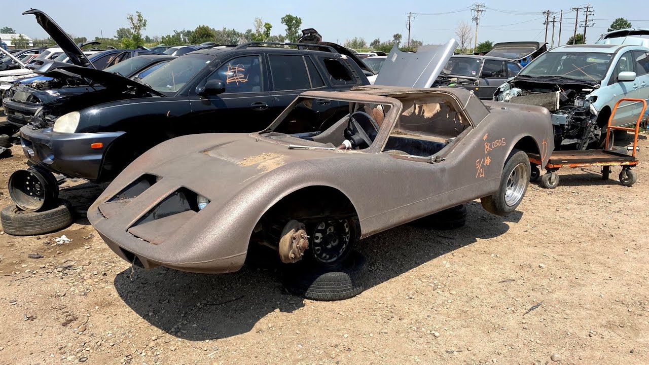 Bradley GT - JUNKED?  When did you last see one?  And here it is, someone finally gave up on it...