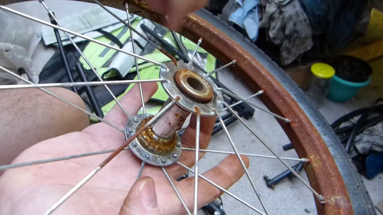 Bike trailer wheel hub maintenance