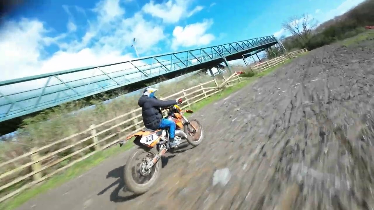 Chasing a dirt bike at the footbridge Plymouth UK #fpv #dirtbike #plymouth #chase #quadcopter 