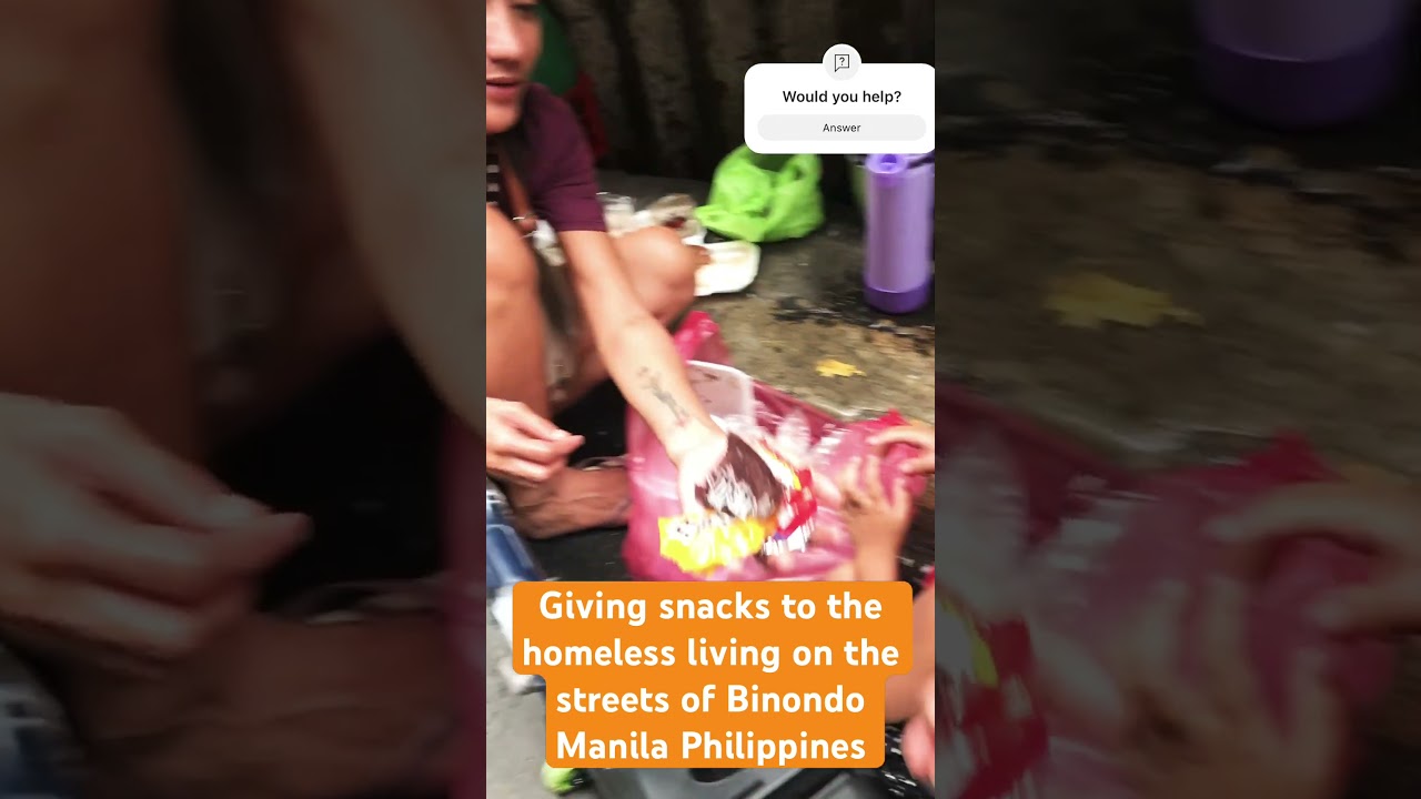 Helping the homeless living on streets of Binondo Manila Philippines🇵🇭 #binondomanila #homeless