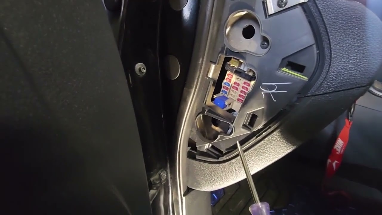 2015 Nissan sentra radio fuse location