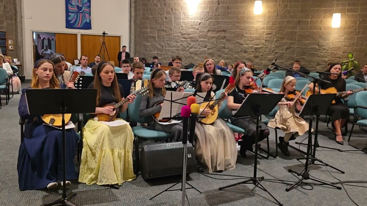 Privind jos pe pamânt! Orchestra din Calgary  biserica Elim. 
