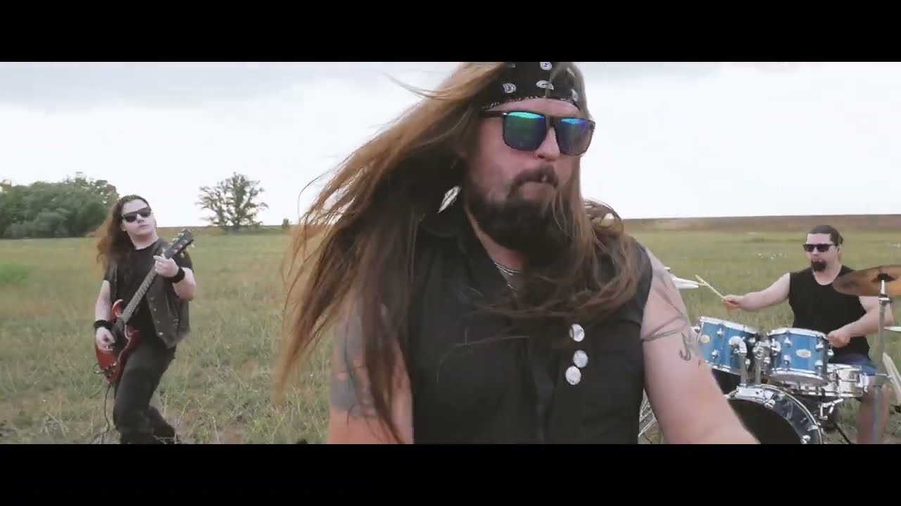 MIDLLER - KÍSÉRT A MÚLT [OFFICIAL MUSIC VIDEO]
