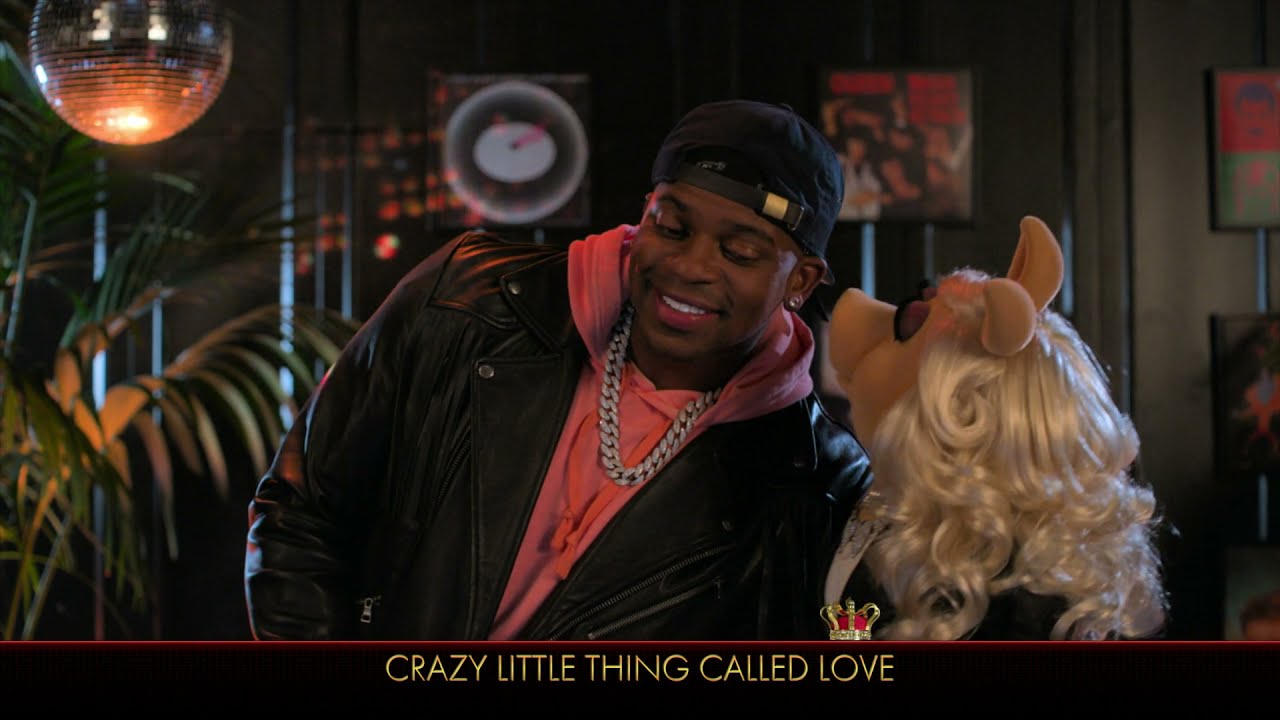 Jimmie Allen and Miss Piggy Perform 