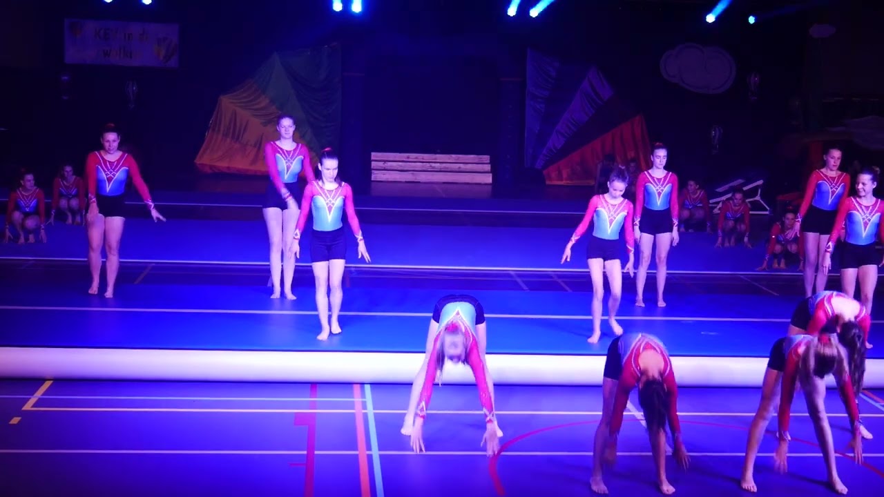 20  Het weerbericht   Springselectie junioren senioren AB   Marleen, Laurien en Iris zaterdagavond