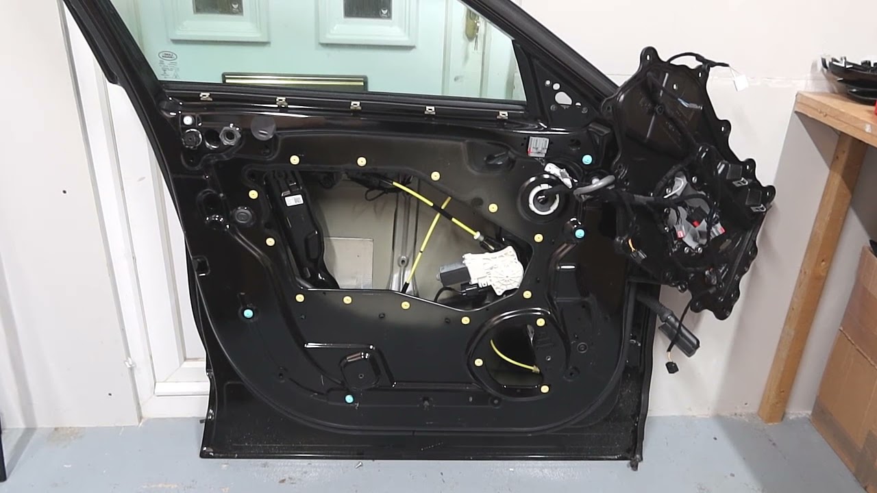 How To: Remove electric door handle of a Range Rover Velar or Evoque L551