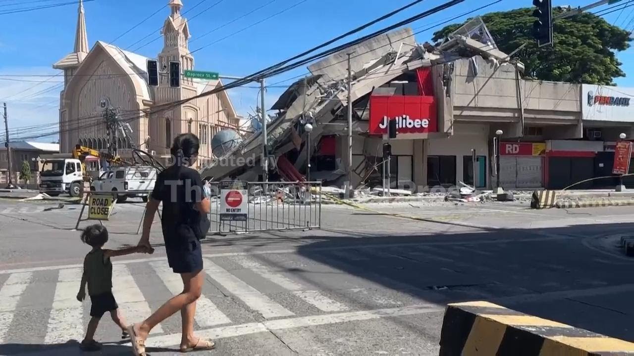 7.8 magnitude quake in Philippines kills at least 32, fells buildings and sets off tsunami
