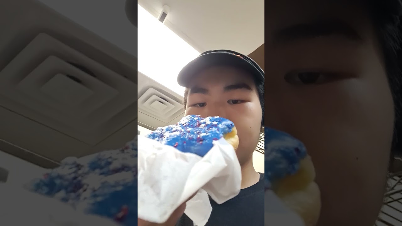 Trying Star Spangled Donut From Dunkin 