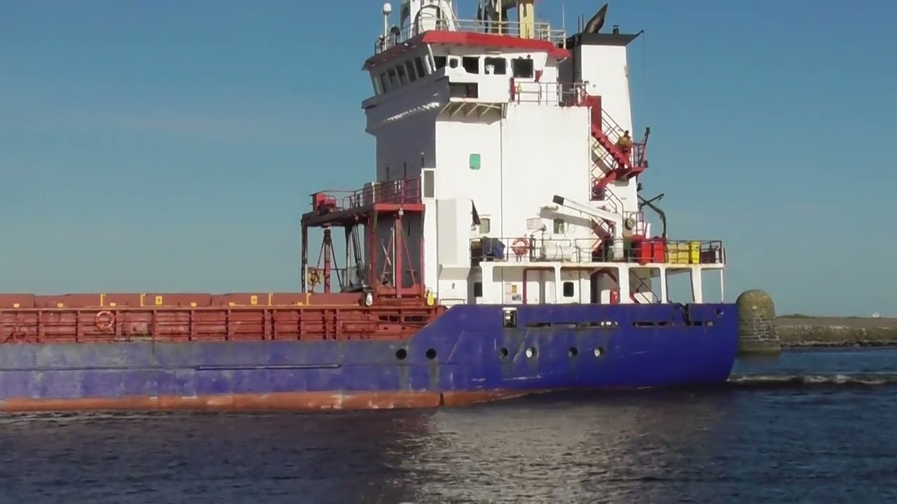 General cargo ship LINDE 83 x 13m arriving in Mornington. Sun. 22 Oct 2023.