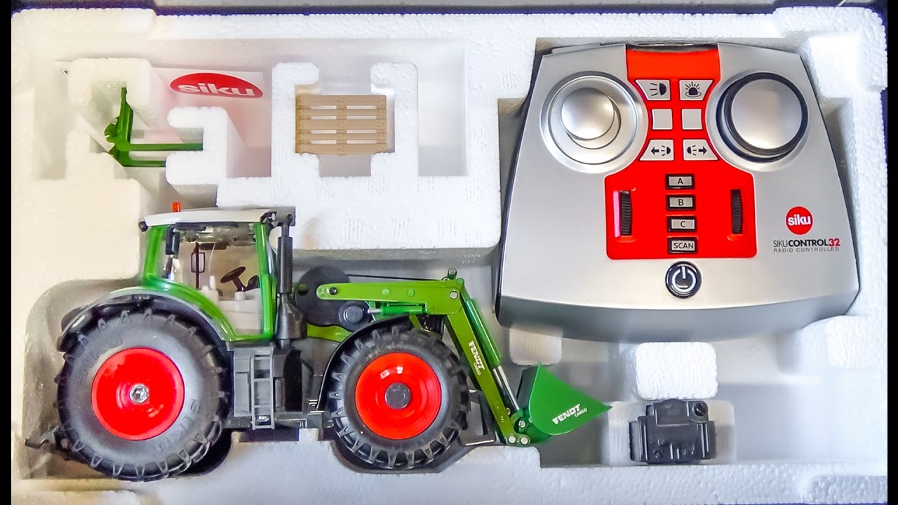 RC tractor gets unboxed and dirty for the first time!