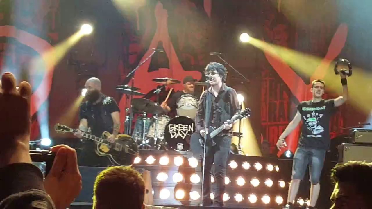 Green Day Live - playing with Tim Armstrong from Rancid