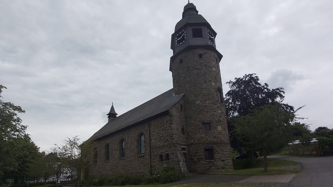 Die St. Michael Kirche aus Schmallenberg - Holthausen