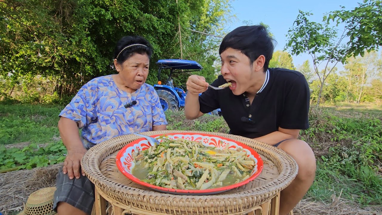 ยุดดี้หัดขับรถไถนา ครั้งแรกตื่นเต้นไม่ไหว แม่ปลอบใจด้วยแกงหน่อไม้แซ่บๆ