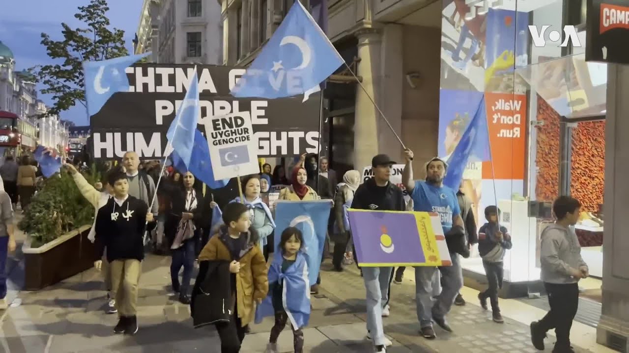 倫敦示威者遊行至中國大使館外焚燒中國國旗