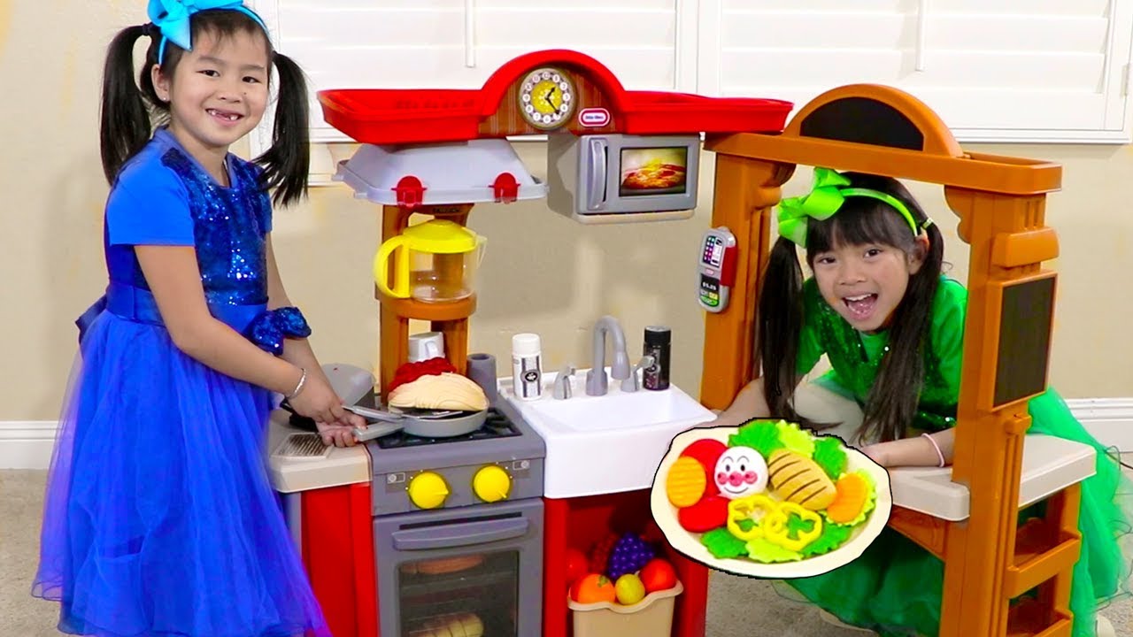 Jannie y Emma Juegan con Cocina de Juguetes | Juguetes para Niños