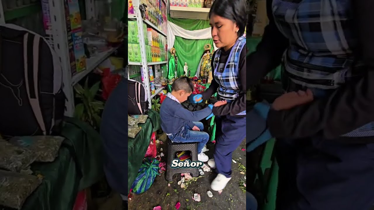 Realizando la Limpia Espiritual, para que la energía negativa se disuelva.