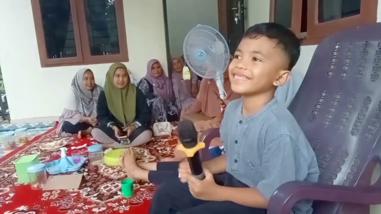 Penyanyi cilik lagu ciinan Bana dari kota Aek Nabara labuhan batu.