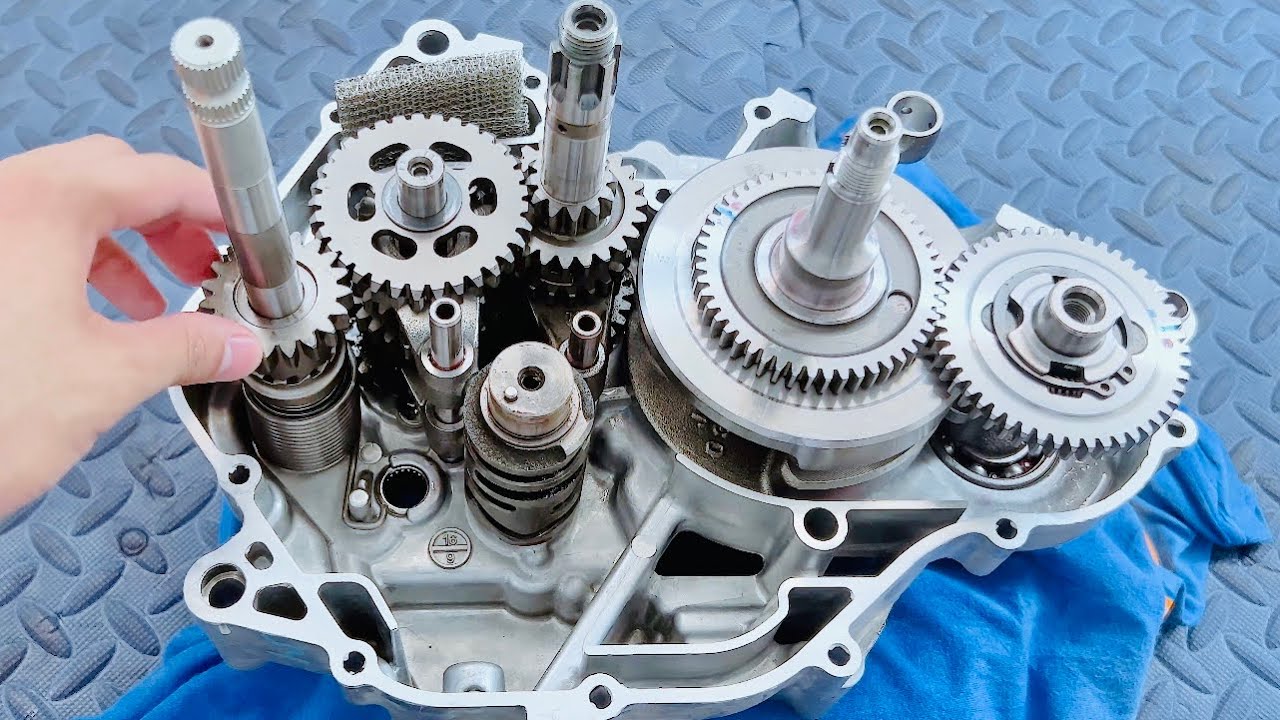 SUZUKI RAIDER 150 ENGINE ASSEMBLY PART 1