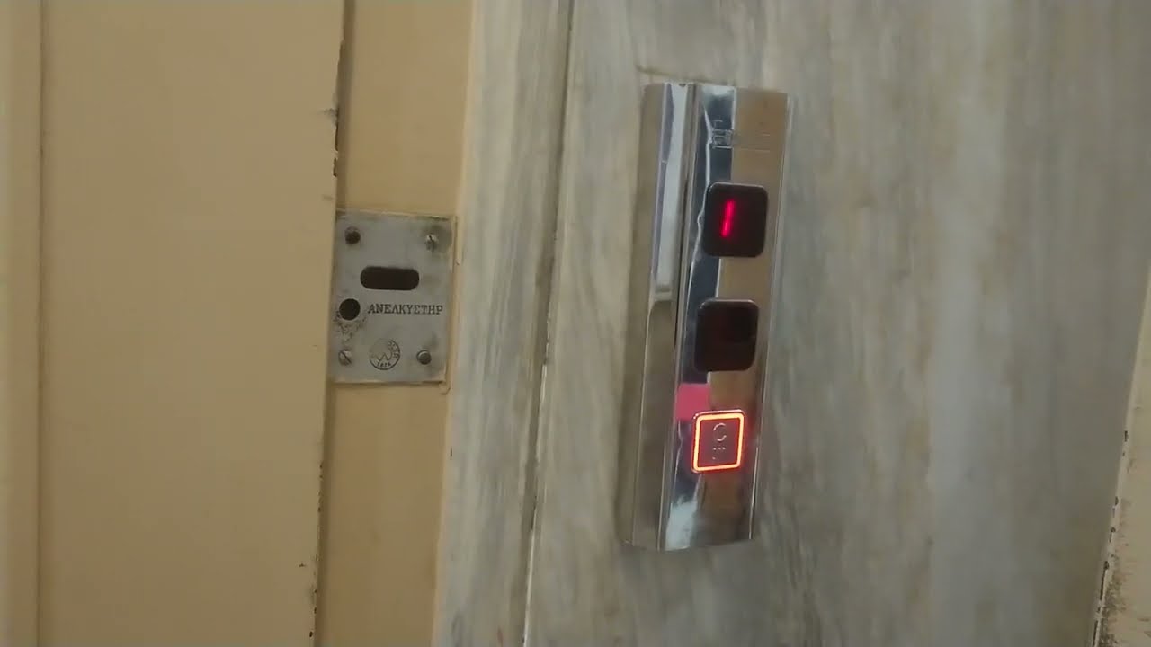 2 πολύ παλιά ασανσέρ σε γραφεία στην Αθήνα 1ο (εκσυχρονισμένο)