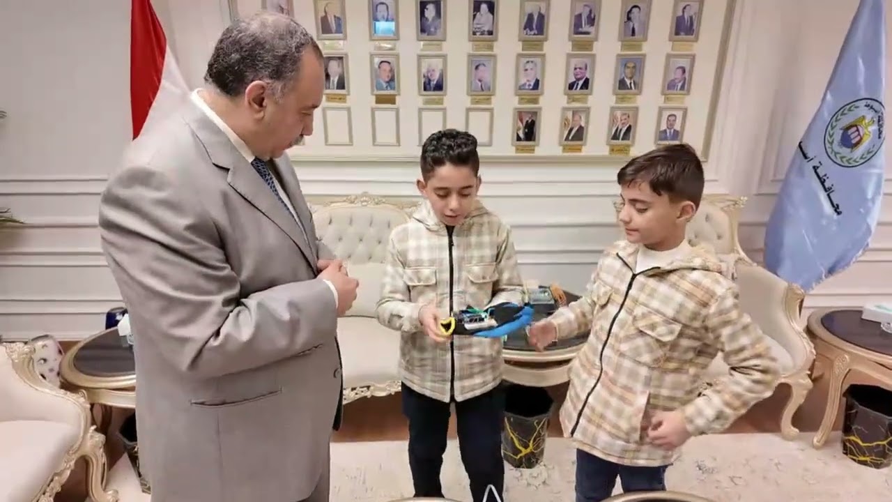 محافظ أسيوط يستقبل مخترعي