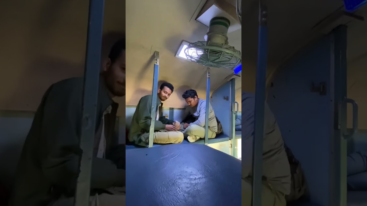 Chalti Train Me Pizza😂😂 #shortvideo #minivlog #shorts #pizza #travelvlog