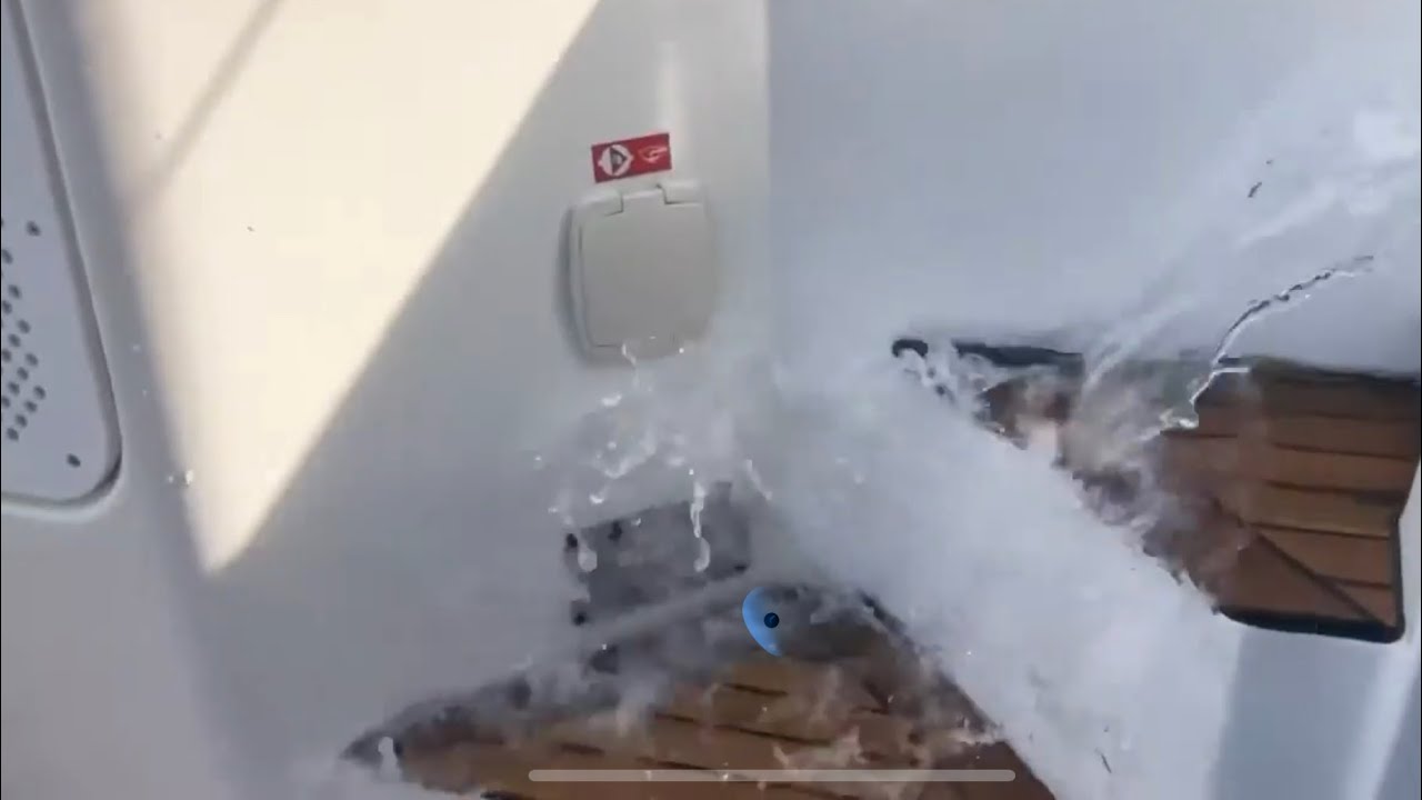 Strong wind 💨💨🌊               Beneteau  swift trawler 30  / bosphorus of Istanbul