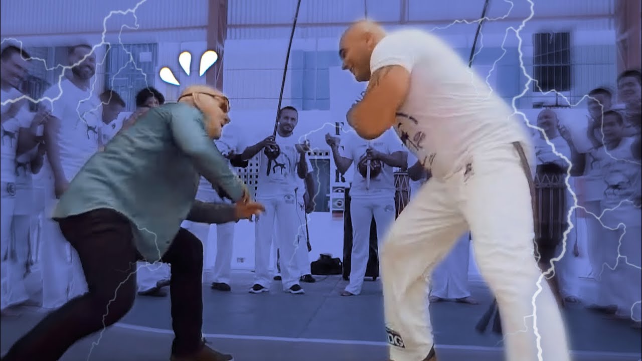 Old Man Capoeira Prank - Vovô jogando capoeira
