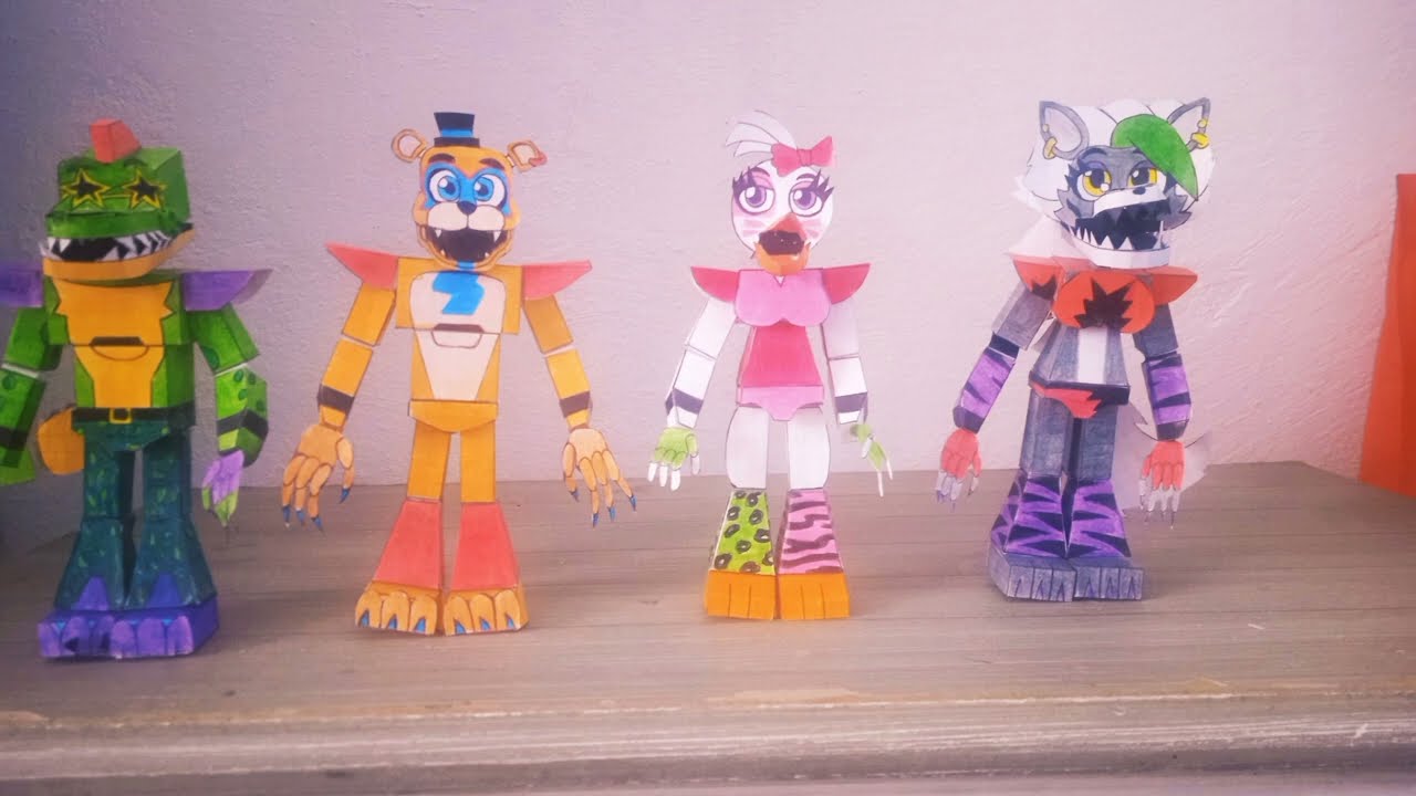 Roxanne Wolf papercraft (Five Nights At Freddy's Security Breach)