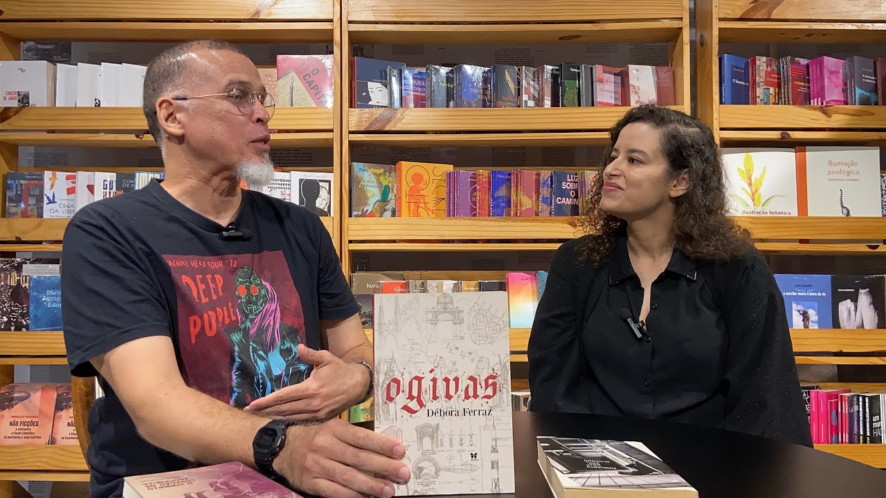 Conversa com Débora Ferraz, sobre publicação de livros e trabalho com a escrita criativa.