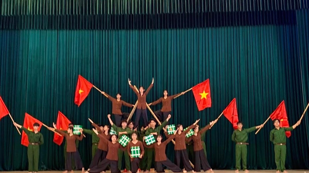 MÚA:”MÁU VÀ HOA” 12A7K39-THPT XUÂN TRƯỜNG B-NAM ĐỊNH Chào mừng ngày nhà giáo Việt Nam 20/11