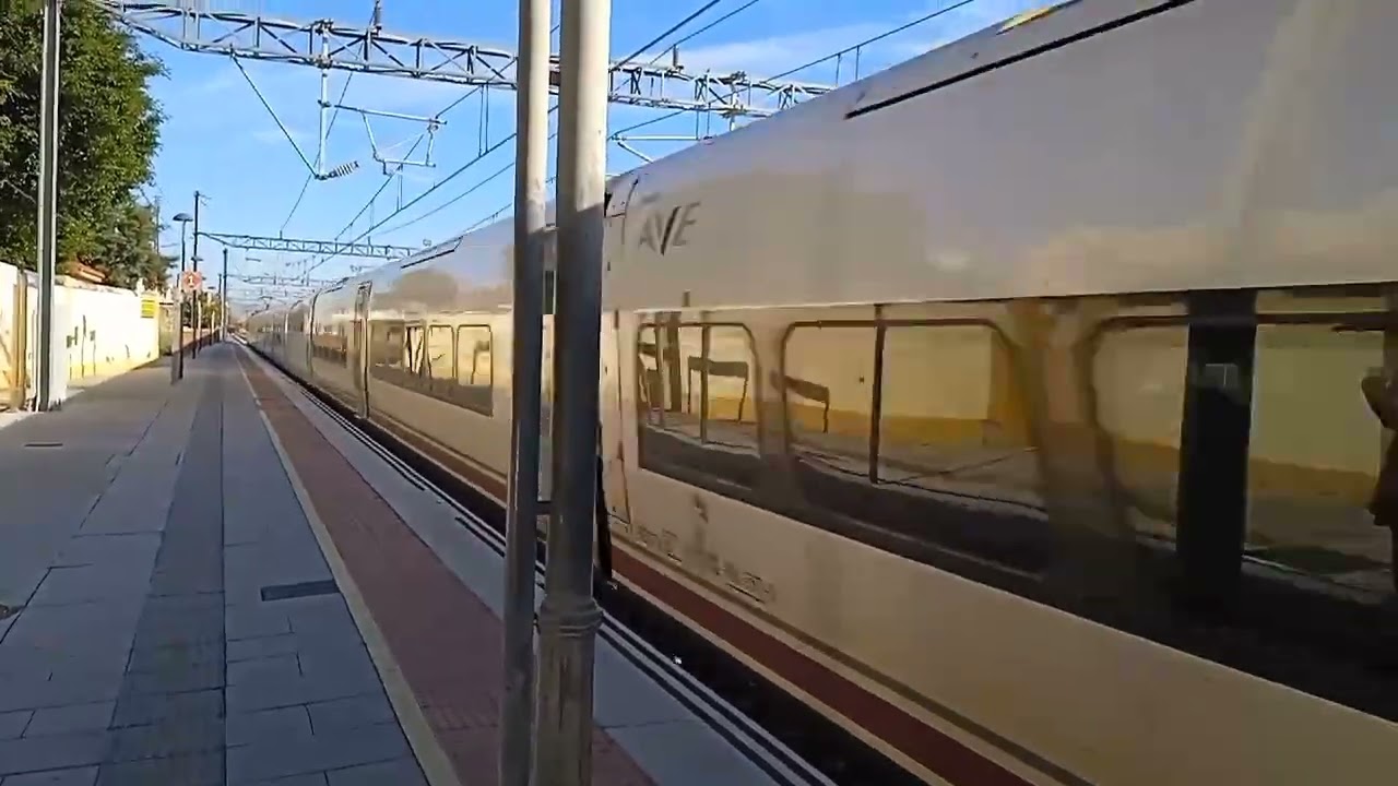 Tren Ave 106 destino Gijón procedente de Castelló de la Plana sin parada pasando por Vila-Real.