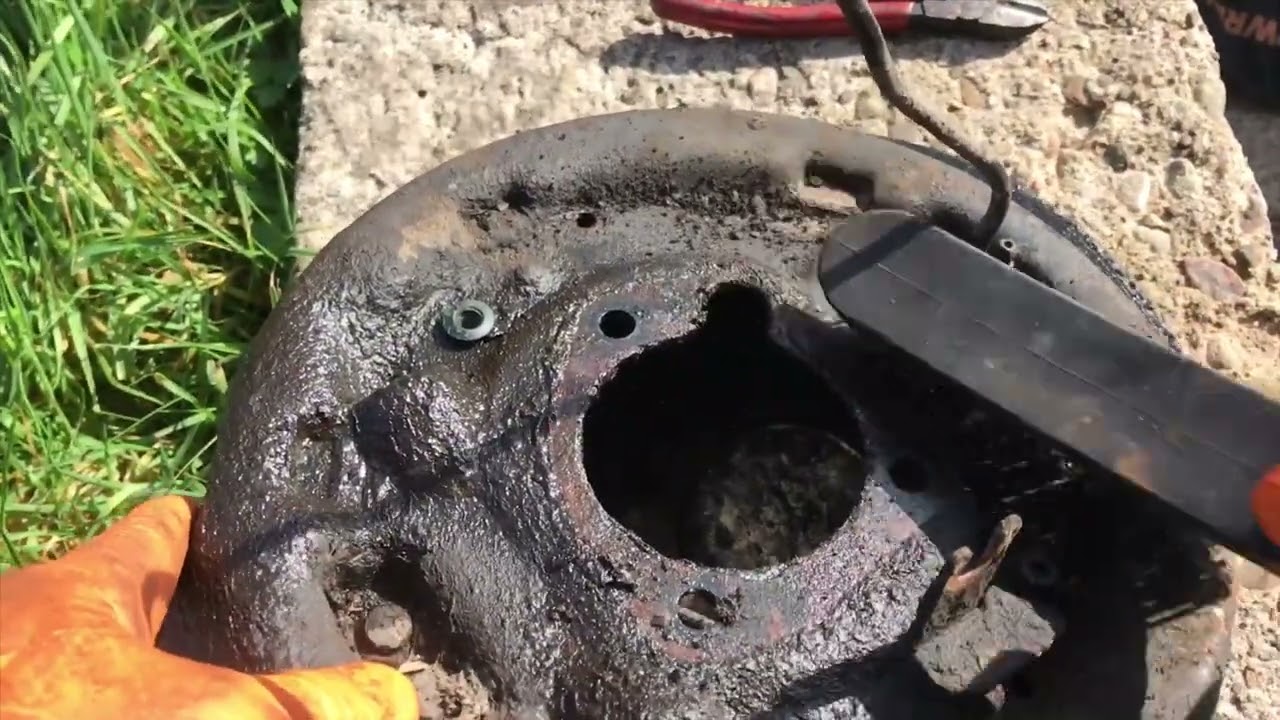 Citroën Xsara Picasso Rear Brake Cylinder and Shoes Replacement